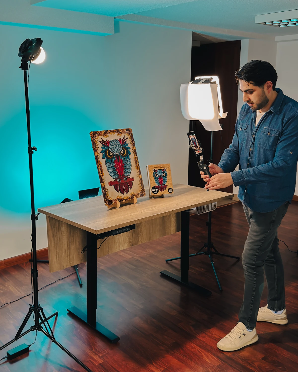 Miembro del equipo de Sumak Technology realizando grabación de videos para campaña de Meta Ads de Duolab Studio
